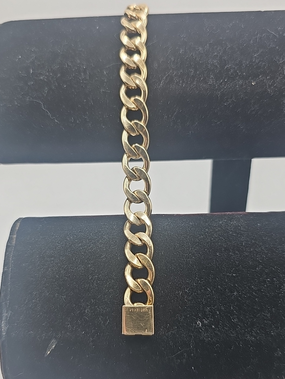 Gold Curb Link Chain Bracelet - Brand Unknown. 10K Gold Filled. Excellant.